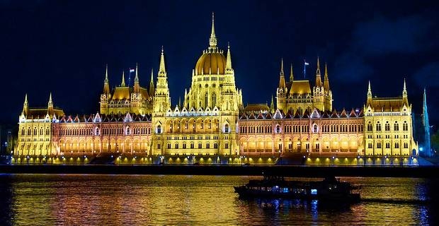 Llamar a Hungary Llamar a Hungary. Prefijo:36